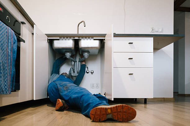 Professional Leak Detection technician working in Waverly, FL
